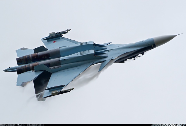 thiết kế khí động học nguyên khối, động cơ điều khiển vector lực đẩy 2 chiều AL-31FP và radar BARS N011M của Su-30MKI vẫn được giữ nguyên.
