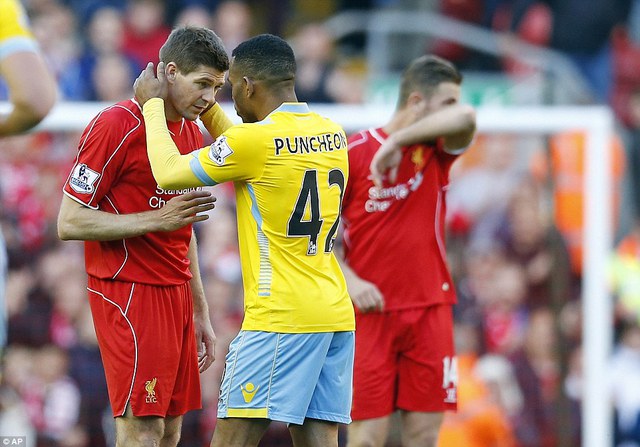 Cầu thủ Crystal Palace chia tay Gerrard, an ủi anh vì trận thua
