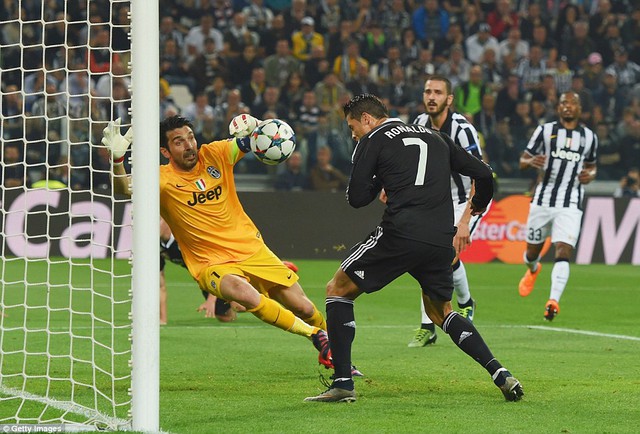 Ít phút sau, Ronaldo đã gỡ hòa 1-1 cho Real Madrid.