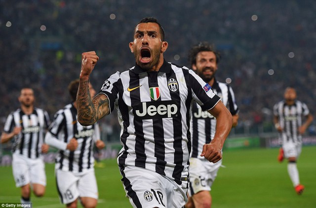 Niềm vui của Tevez sau khi giú Juventus dẫn trước.