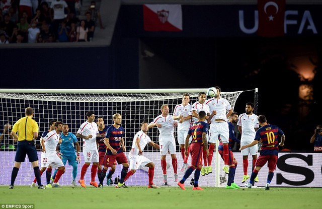 Ngay sau bàn thua, Gã khổng lồ xứ Catalan đã vùng lên. Trong một ngày phong độ cao, Messi có liên tiếp 2 bàn thắng từ các pha đá phạt trực tiếp.