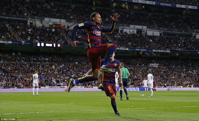Trước khi hiệp một kết thúc, Neymar nâng tỉ số lên 2-0 sau khi dứt điểm thành công ở góc hẹp.