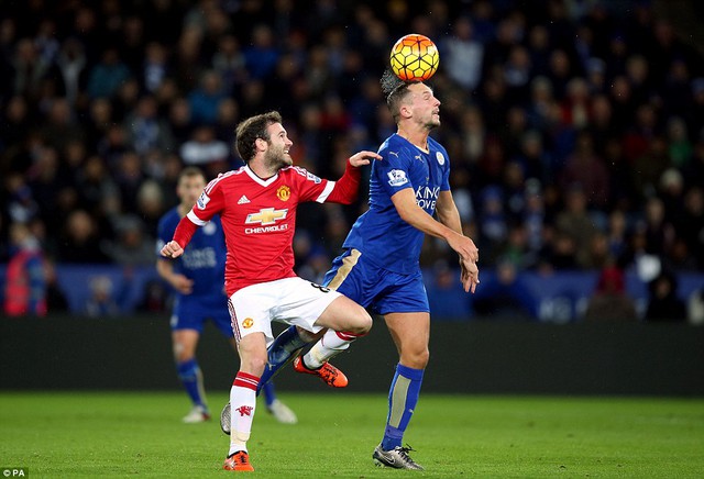 Trước trận đấu, Jamie Vardy là cái tên được chú ý nhất. Các CĐV Man United rất hi vọng đội nhà sẽ giữ vững mành lưới và kỷ lục của Van Nistelrooy.