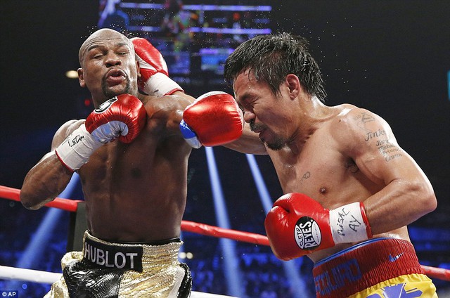 Ngay cả khi đấm trúng đối phương, Pacquiao vẫn bị ăn đòn lại