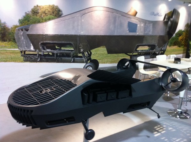 UAV AirMule có thể được điều khiển bằng hai chế độ là điều khiển từ xa bằng mô hình tay cầm thông qua màn hình đặt tại trạm kiểm soát (GCS) mặt đất hoặc điều kiểm bằng chế độ tự động theo dữ liệu đường bay được nạp trước.