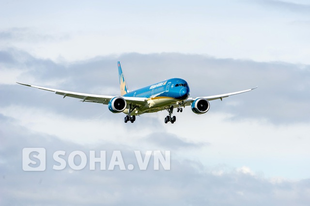 Chiếc máy bay Boeing 787-9 Dreamliner đầu tiên của Vietnam Airlines  hoàn thành chuyến bay thử đầu tiên.
