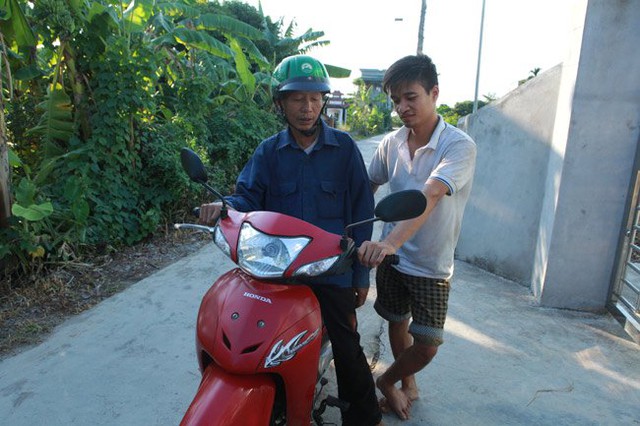 
Tuy đang gặp khủng hoảng nhưng hễ gặp Sư huynh Lệ Cốc, cả hai lại vui vẻ trò chuyện về cuộc sống của nhau, về mùa ổi...
