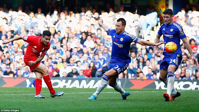 
Philippe Coutinho tiếp tục làm tình, làm tội hàng thủ Chelsea bằng những pha xử lý bóng tinh tế và dứt điểm không thể cản phá. Anh đưa Liverpool lên dẫn trước 2-1 ở phút 74.
