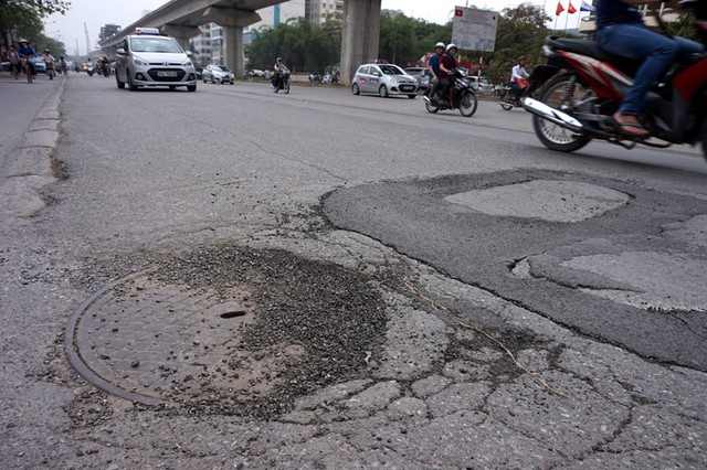 Mặt đường, Nguyễn Trãi, gập ghềnh