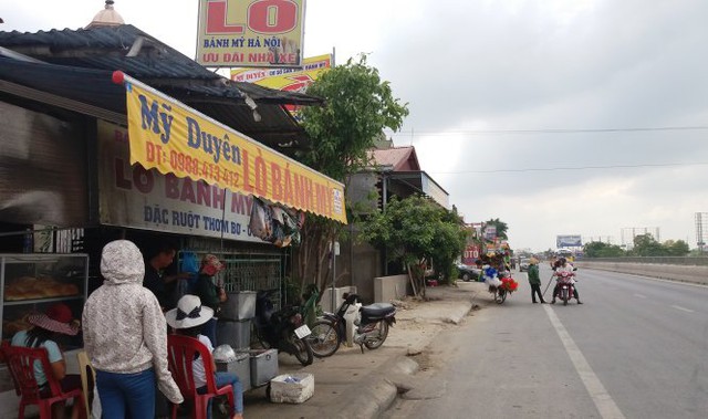 
Tiệm bánh mì Mỹ Duyên - nơi xảy ra sự việc nhóm thanh niên đánh hội đồng chị Chung - Ảnh: Doãn Hòa
