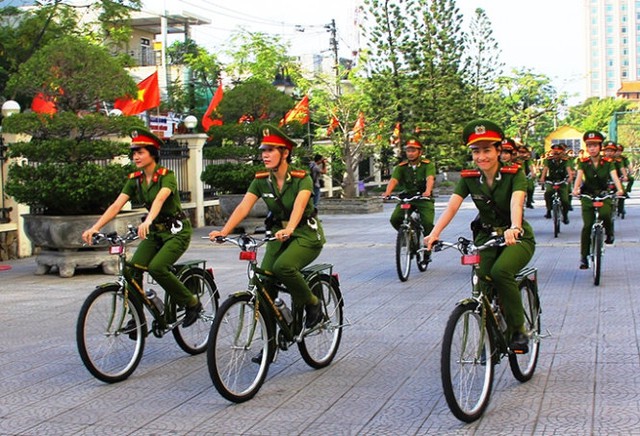 
Mô hình sử dụng xe đạp đi làm nhiệm vụ góp phần tạo hình ảnh đẹp của người chiến sĩ công an trong lòng người dân - Ảnh: Nguyên Linh
