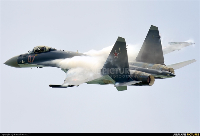 Nói về lý do chọn mua máy bay Sukhoi Su-35 của Nga, ông Ryacudu cho biết do phi công của Không quân Indonesia đã quen với việc điều khiển các máy bay chiến đấu do Nga chế tạo.