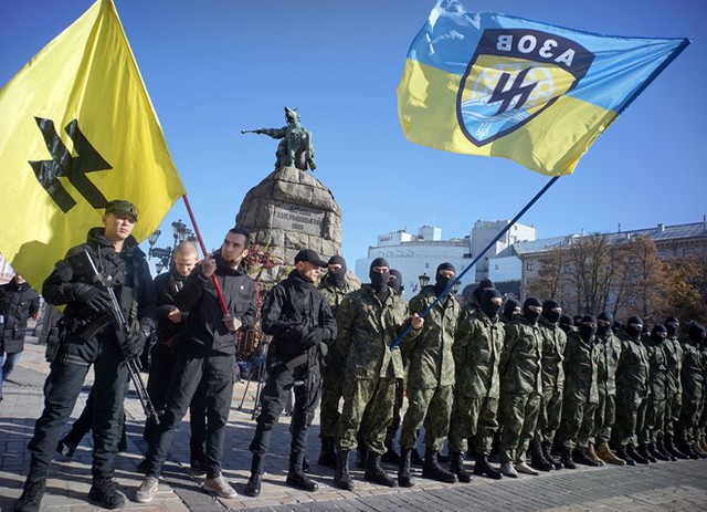 Tiểu đoàn&nbsp;Azov gia nhập chiến đấu cùng quân chính phủ Kiev.