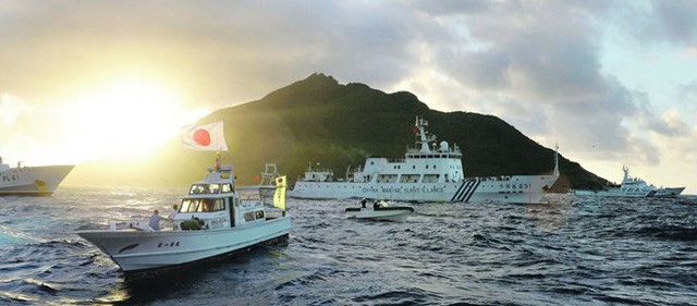 Quan hệ Nhật - Trung căng thẳng liên quan tới tranh chấp chủ quyền quần đảo Senkaku/Điếu Ngư trên biển Hoa Đông.