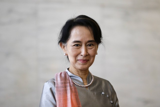 
Bà Aung San Suu Kyi sinh ngày 19 tháng 6 năm 1945, là một chính trị gia người Myanmar, là lãnh tụ phe Đối lập của Myanmar, và là chủ tịch Đảng Liên minh Quốc gia vì Dân chủ (NLD) của Myanmar.
