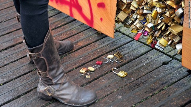 Những ổ khóa sẽ được tháo bỏ. (Nguồn: AFP/Getty Images)