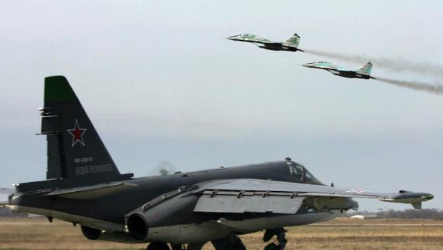 
Máy bay Nga xuất kích từ căn cứ Latakia. Ảnh: Reuters
