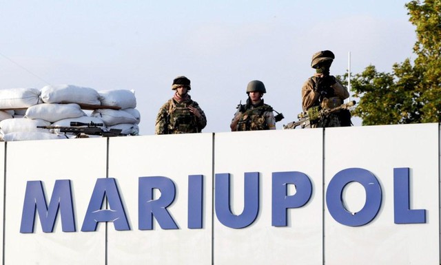 Các biện pháp phòng bị đang được triển khai tại Mariupol để đề phòng trường hợp xấu nhất. Ảnh: EPA.