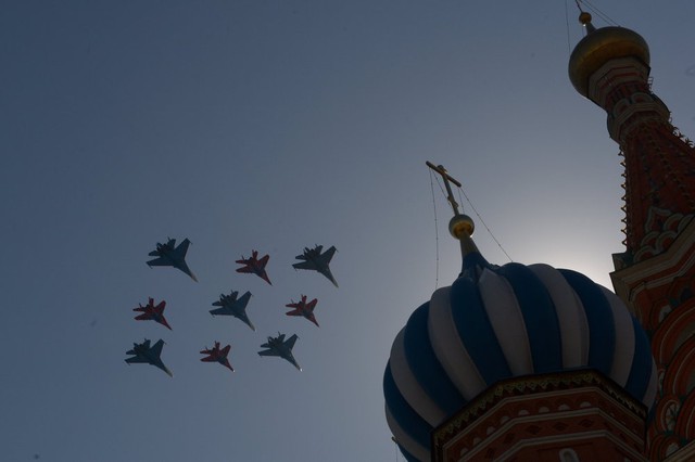 Hiệp sĩ Nga là đội bay nhào lộn duy nhất trên thế giới trình diễn nhào lộn trên không bằng máy bay chiến đấu hạng nặng.