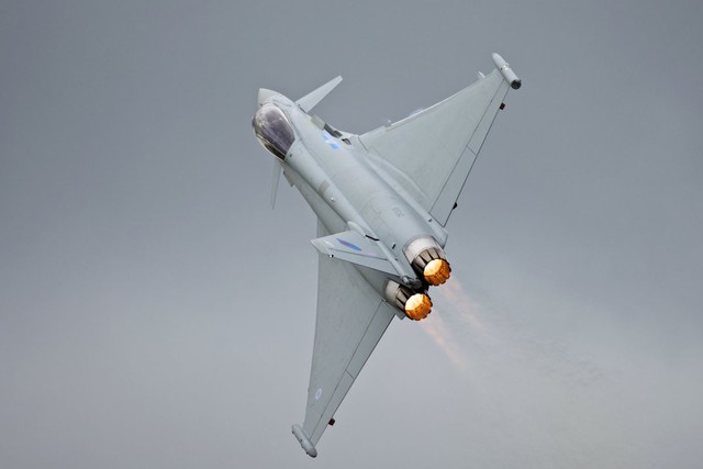 Eurofighter Typhoon là một trong những chiến đấu cơ tốt nhất thế giới hiện nay và đang cạnh tranh với F-18 Super Hornet tại các thị trường trên khắp thế giới.