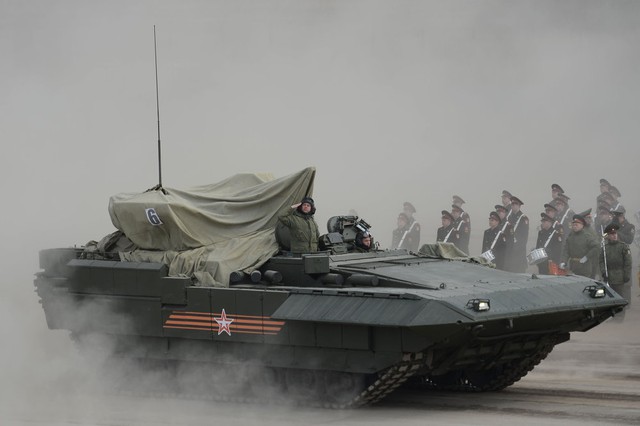 Phương tiện chiến đấu bọc thép hạng nặng của quân đội Nga tham gia diễn tập ở ngoại ô thủ đô Moscow, để chuẩn bị cho lễ duyệt binh mừng Ngày chiến thắng 9/5.
