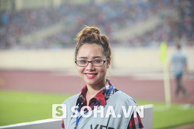 Là con gái lại theo nghề báo thể thao, Thu Hương gặp không ít khó khăn. Nhưng với đam mê dành cho bóng đá, cô đã vượt qua để hoàn thành tốt công việc.