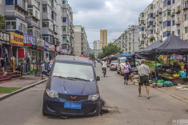 Ông Lục tuyên bố yêu cầu &quot;cơ quan có trách nhiệm&quot; tới làm việc trực tiếp với ông này thì mới chịu đưa xe đi.