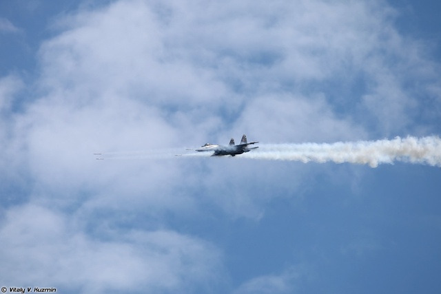 Tiêm kích thế hệ 4++ Su-35S xuất hiện và tấn công mục tiêu bằng rocket