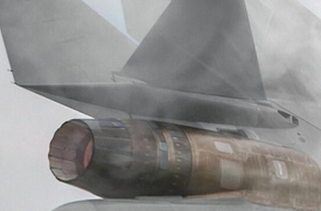 Mới đây Tạp chí quân sự Nga dẫn một nguồn tin từ Không quân Ấn Độ cho biết kế hoạch phát triển máy bay chiến đấu thế hệ 5 FGFA trên cơ sở máy bay tiêm kích thế hệ thứ 5 T-50 (PAK FA) với Nga đã bị trì hoãn. Trong ảnh: Đồ họa tiêm kích FGFA.
