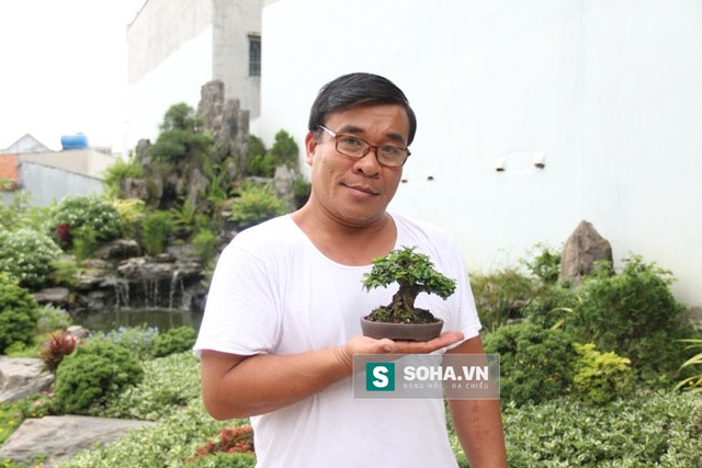 
Anh Vinh biết đến bonsai siêu nhỏ từ một lần đọc trên báo và thấy ở Hoàng Gia Nhật Bản có trồng 4 cây siêu nhỏ, theo tìm hiểu những người trồng cây này phải thật tỉ mỉ, chăm chút.
