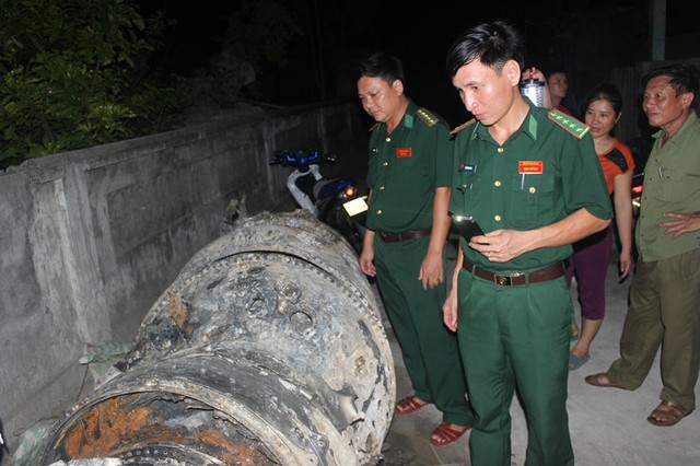 trục vớt, khối sắt, nghi đuôi máy bay, đáy biển, Hà Tĩnh