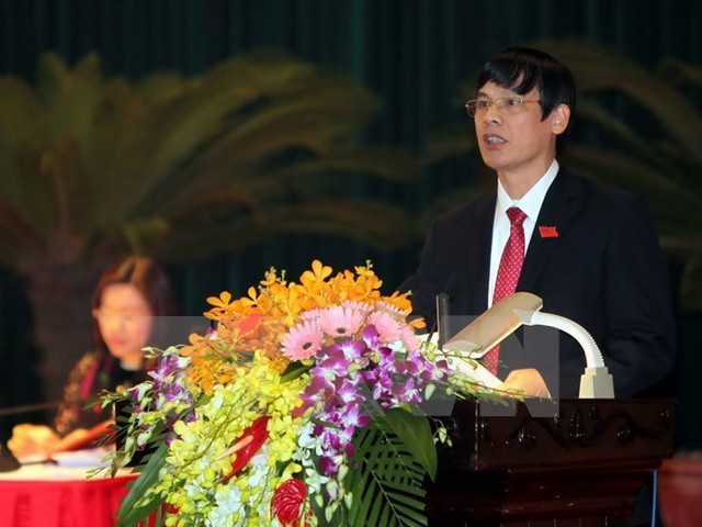 
Ông Nguyễn Đình Xứng phát biểu sau khi được bầu giữ chức Chủ tịch Ủy ban Nhân dân tỉnh Thanh Hóa nhiệm kỳ 2011-2016. (Ảnh: Thanh Tùng/TTXVN)
