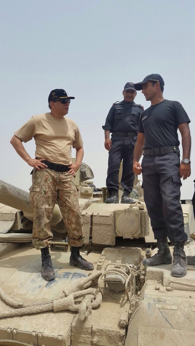 Mặc dù Pakistan chưa ra tuyên bố chính thức, nhưng gần như chắc chắn xe tăng Oplot-M sẽ được họ chọn mua kèm theo một số yêu cầu như tích hợp mô-đun súng máy điều khiển từ xa trên tháp pháo và sản xuất một số bộ phận xe tăng này tại Pakistan.