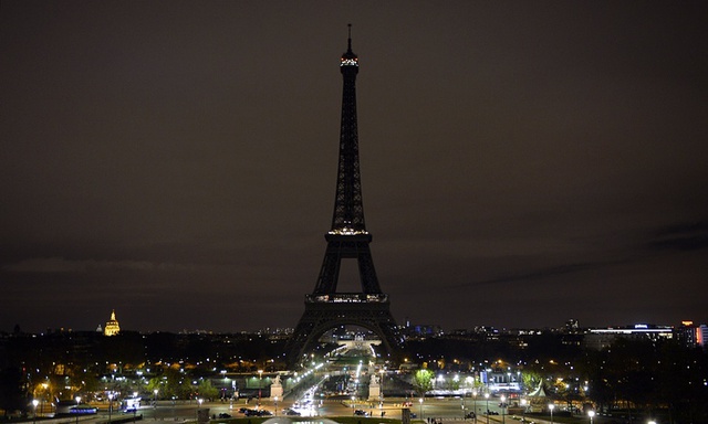 
Tháp Eiffel tắt đèn. Ảnh: Alain Jocard/AFP/Getty Images
