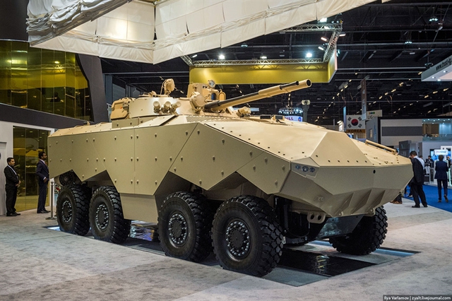 Triển lãm IDEX-2015, lần đầu tiên nước chủ nhà UAE giới thiệu nguyên mẫu xe chiến đấu bộ binh BTR Enigma do Tập đoàn Công nghệ Quân sự Emirates (EDT) sản xuất.