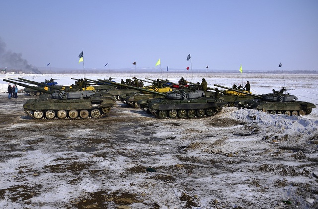 Trong hình là các kíp xe tăng đến từ các khu vực Buryatia, Transbaikal, Khabarovsk, Primorye, Kamchatka, Amur và Sakhalin tham gia đấu loại vòng thi tốc độ, ngắm bắn các mục tiêu và đua tiếp sức.