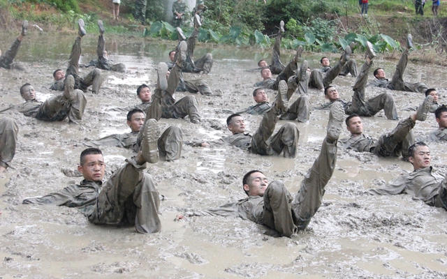 Cảnh sát vũ trang tham gia một cuộc diễn tập tại tỉnh Hồ Nam, Trung Quốc.