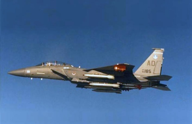F-15E với trang bị 5 bom hạt nhân B61