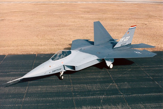Nguyên mẫu YF-22 đầu tiên (c/n-87-0700) của Lockheed/Boeing/General Dynamics