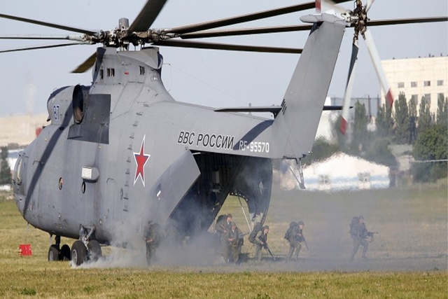 
Một chiếc Mi-26 có thể mang theo tới 20 tấn hàng hóa hoặc hơn 80 lính dù cùng đầy đủ trang bị.
