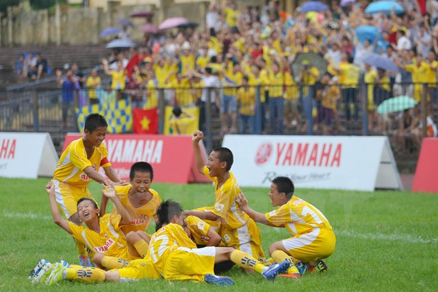 U13 Sông Lam Nghệ An vô địch quốc gia năm 2013. Trái với Hoàng Anh Gia Lai, đội trẻ Sông Lam được dự các giải từ rất sớm. (Ảnh: Minh Chiến/Vietnam+)