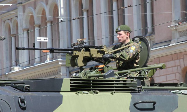 Ngoài những nước cộng hòa thuộc Liên Xô cũ, súng máy NSV còn được sản xuất tại Bulgaria, Ấn Độ, Liên bang Nam Tư cũ, Ba Lan, Phần Lan… và được lắp đặt trên các xe tăng từ dòng T-64 trở đi.