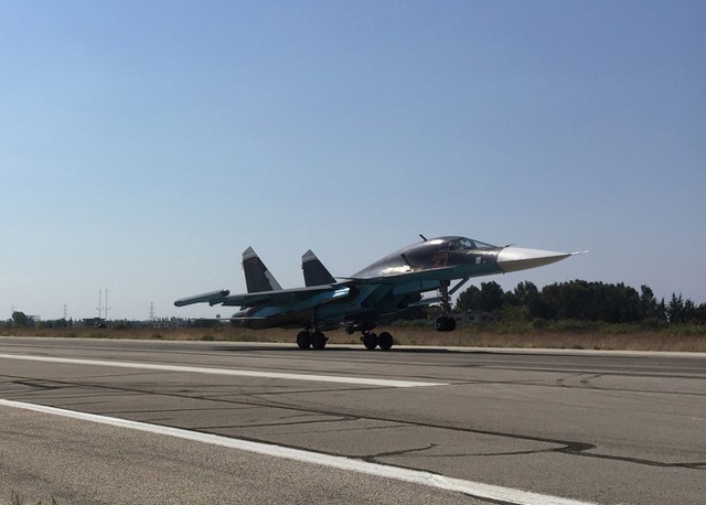 
Tại Syria, mỗi lần xuất kích, Su-34 của Không quân Nga thường mang theo 2 quả bom có điều khiển chính xác.
