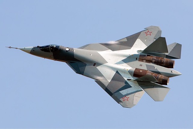 Tiêm kích Sukhoi PAK FA T-50 là hy vọng lớn nhất của Nga để đối chọi với F-35 và F-22 của Mỹ trong tương lai gần.