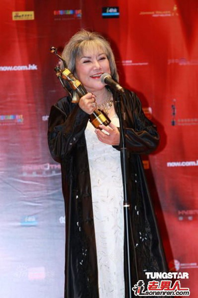 Thiệu Âm Âm giành giải thưởng Kim Tượng.