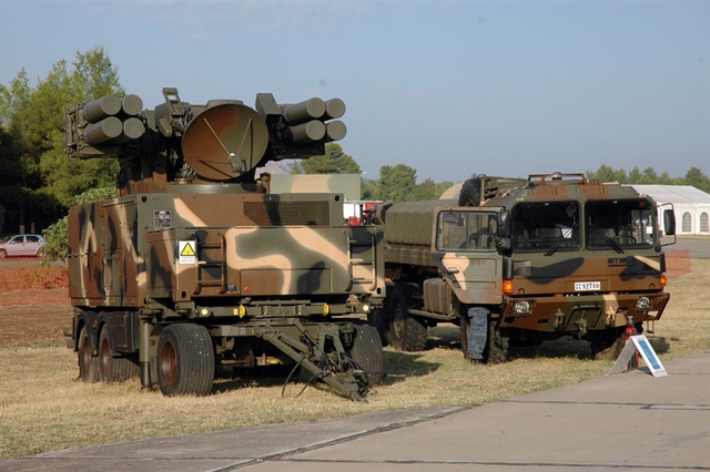 Bộ trưởng Tina Khidasheli tiết lộ thêm, việc Gruzia mua tổ hợp Crotale nhằm mục đích dần thay thế các tổ hợp tên lửa phòng không do Liên Xô và Nga sản xuất. Hiện lực lượng phòng không Gruzia đang có trong trang bị các tổ hợp Osa-AKM, 9K35 Strela-10 và Tor.