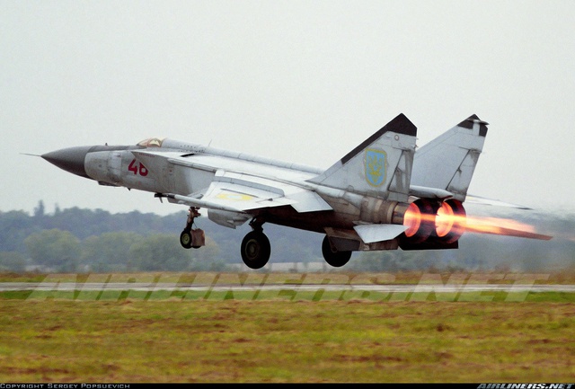 Máy bay tiêm kích đánh chặn Mig-25 Foxbat