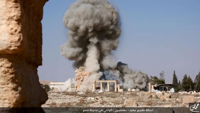 Phiến quân Nhà nước Hồi giáo (IS) dùng mìn để phá hủy một ngôi đền từ thời La Mã ở thành phố cổ Palmyra, Syria.