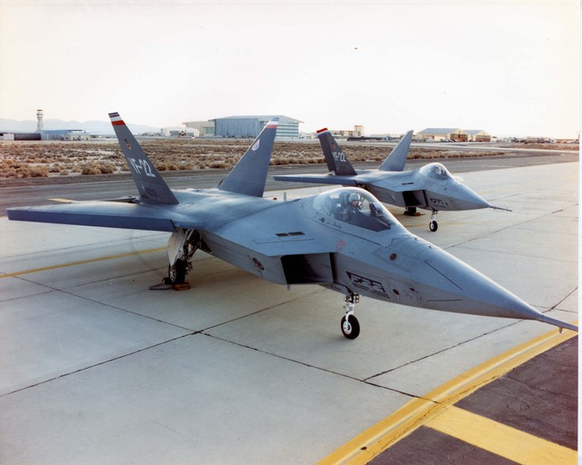Nguyên mẫu YF-22 thứ 2 (c/n 87-0701, N22YX) với động cơ Pratt & Whitney YF119