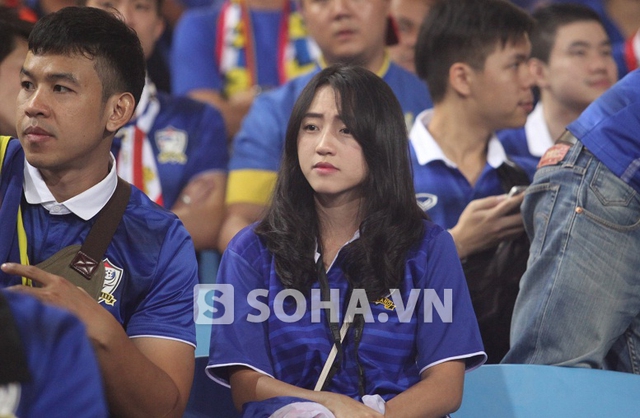 
Khuôn mặt nàng fan nữ Thái Lan luôn thoáng buồn.
